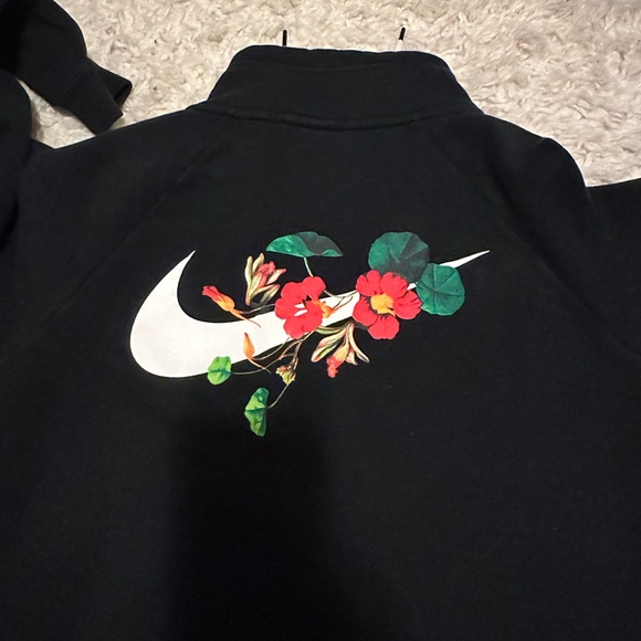 SOLD ON CURTSY - Picture 5 of 5